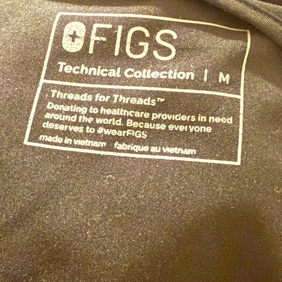 FIGS Technical Collection Top - Picture 3 of 6
